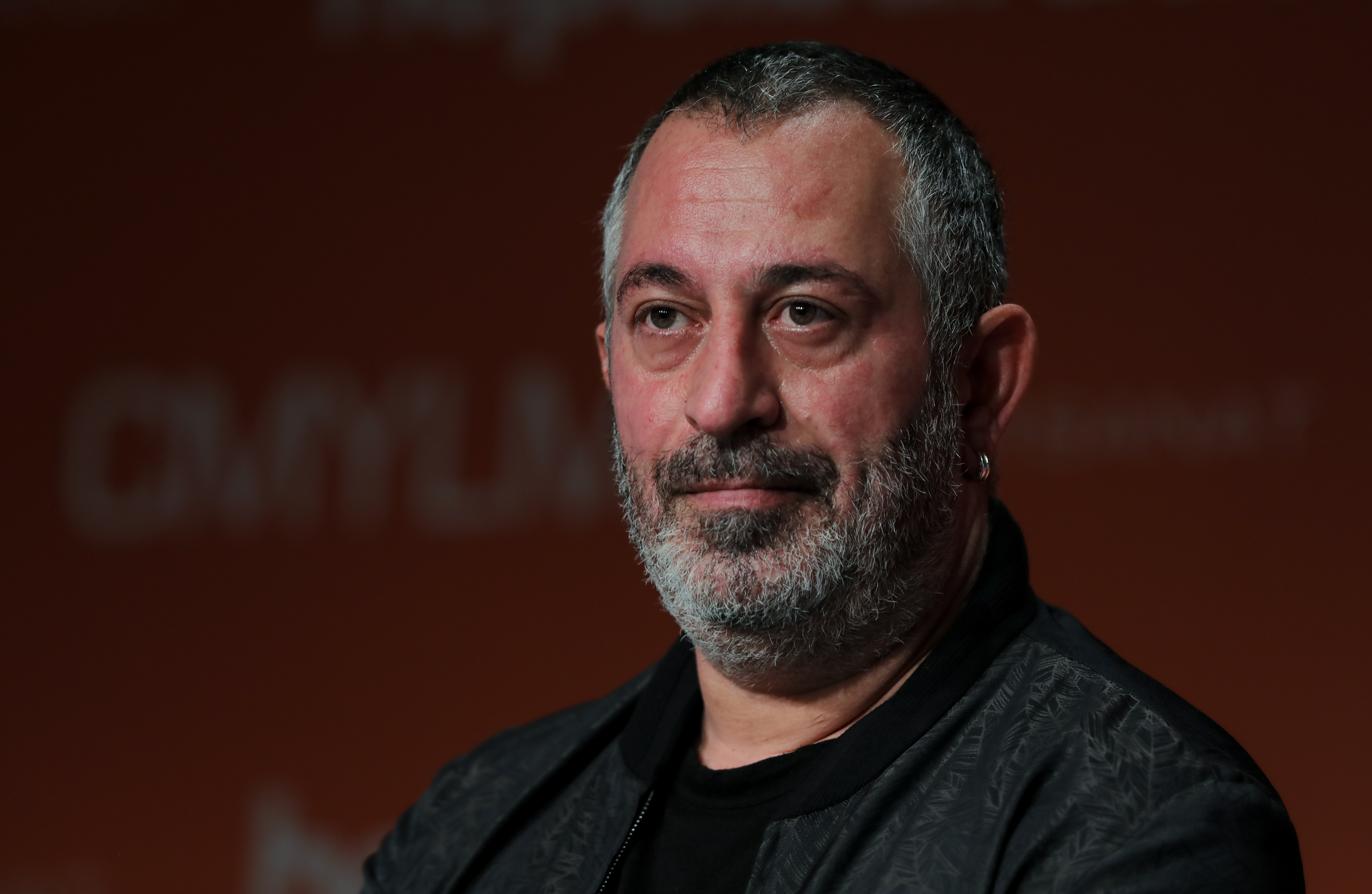Cem Yılmaz isyan etti: "Tavşan gider ekine..."