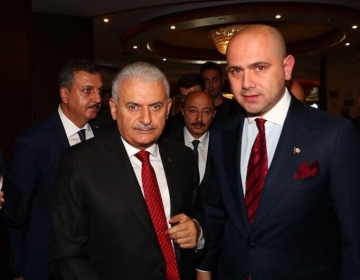 Paramount Otel'e tankla girdiği iddia edilen Cihan Ekşioğlu'nun AKP'lilerle fotoğrafları ortaya çıktı