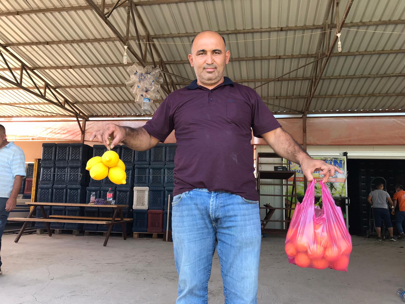 Mersinli çiftçiden Bakan Pakdemirli’ye sitem: "O bıyıklarına baktığın gibi çiftçinin haline de baksan!"