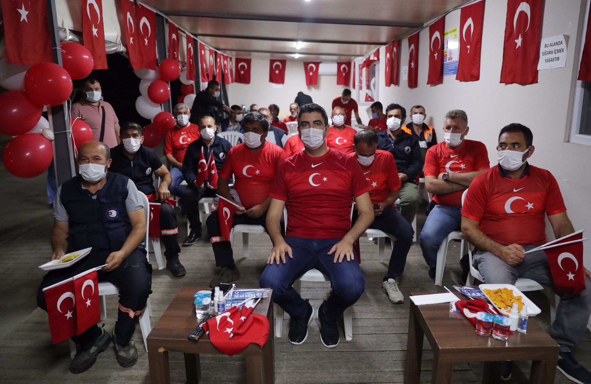 Kartal Belediye Başkanı Gökhan Yüksel, Milli Maç coşkusunu emekçilerle paylaştı