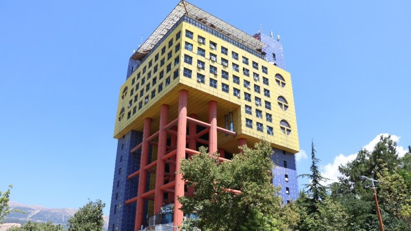 'Dünyanın en saçma binası' yıkılıyor
