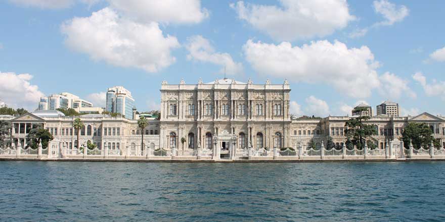 Dolmabahçe Sarayı'ndaki 46 kiloluk altın vazoları ne yaptılar?