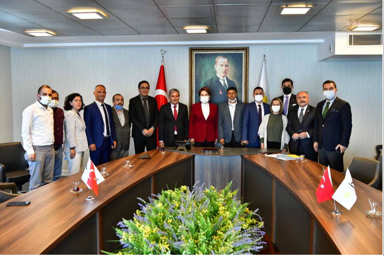 Meral Akşener, TÜM KAMU-DER Genel Başkanı ile bir araya geldi