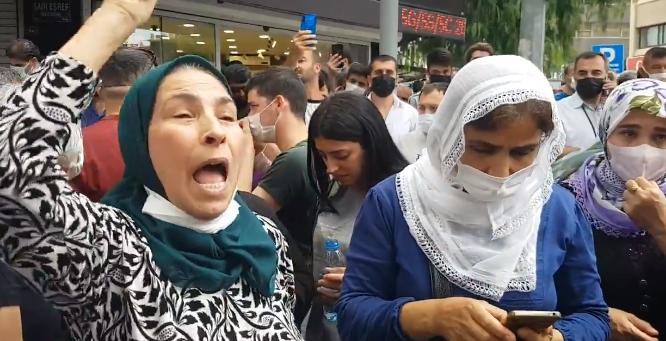 Öldürülen Deniz Poyraz'ın annesi isyan etti! "Bırakmıyorlar ki cenazemi göreyim!"