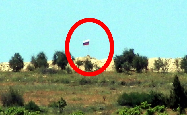Sınırda hareketlilik! Rus bayrağı asıldı