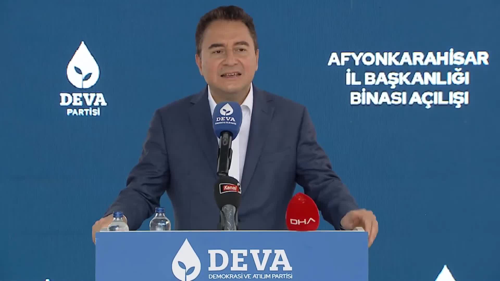 Babacan: "Yönettiğiniz ülkede gençler işsiz, umutsuz ve korkuyor"