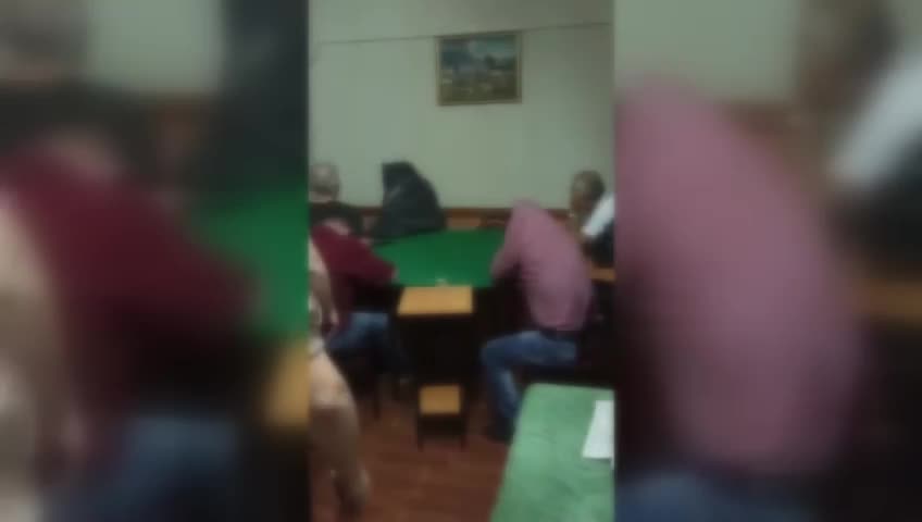 Maltepe'de kahvehaneye polis baskını