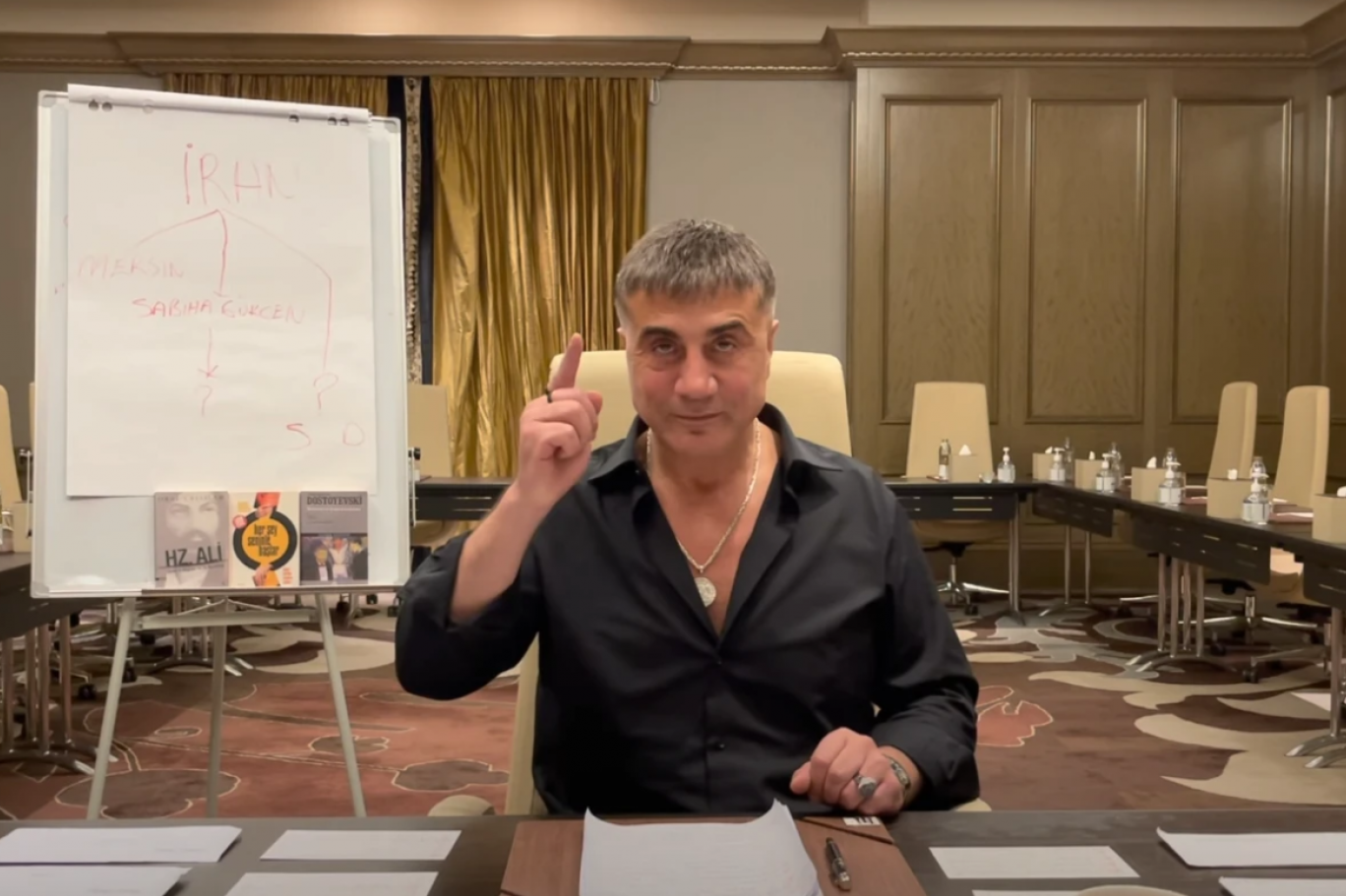 Siyaset-mafya ilişkisi... MHP'li Başkan Sedat Peker'le olan fotoğrafını önce paylaştı sonra sildi