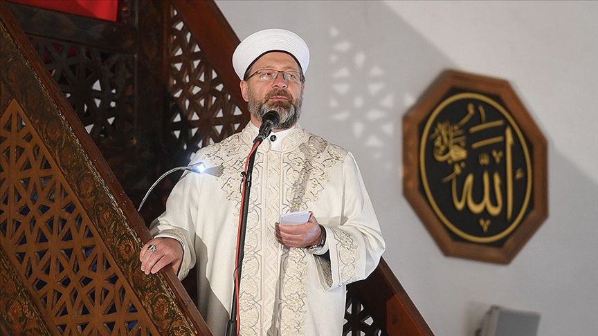 'Şatafattan kaçının' diye ikazda bulunan Diyanet lüks otelle el sıkıştı
