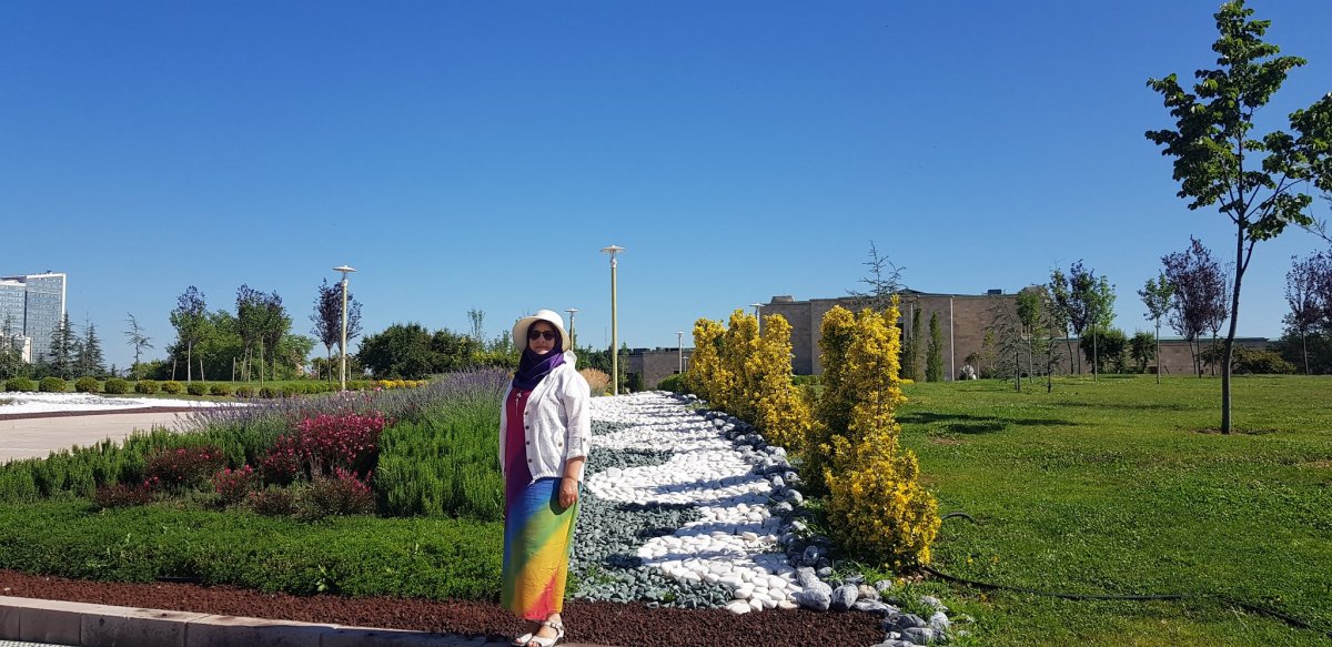 HDP'li Hüda Kaya gökkuşağı renkleriyle Meclis'te!