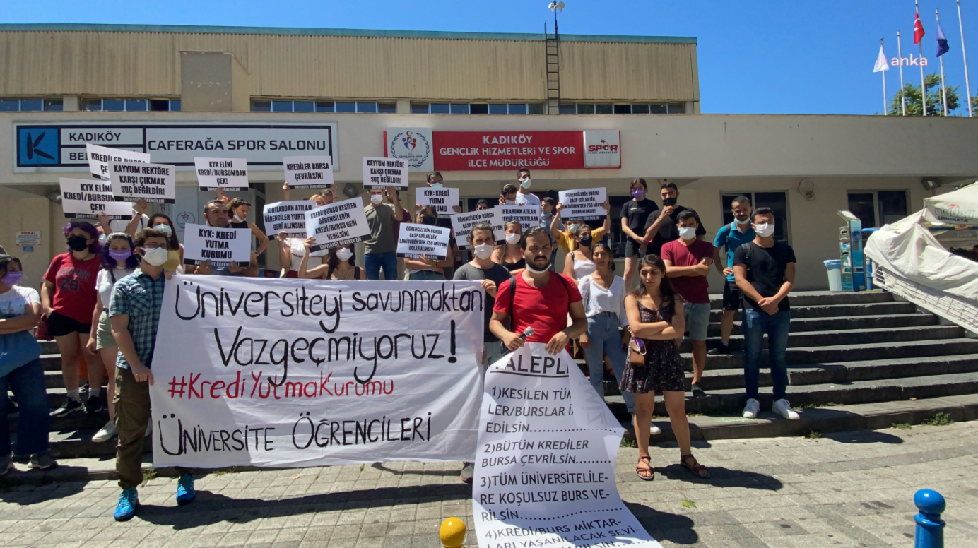 Boğaziçi Direnişine katıldıkları için burs ve kredileri kesilen öğrenciler için eylem yapıldı