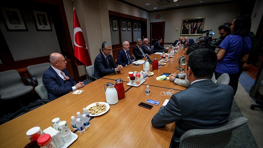 ABD temsilcileri Türk heyetle aynı kareye girmemek için yarıştı!