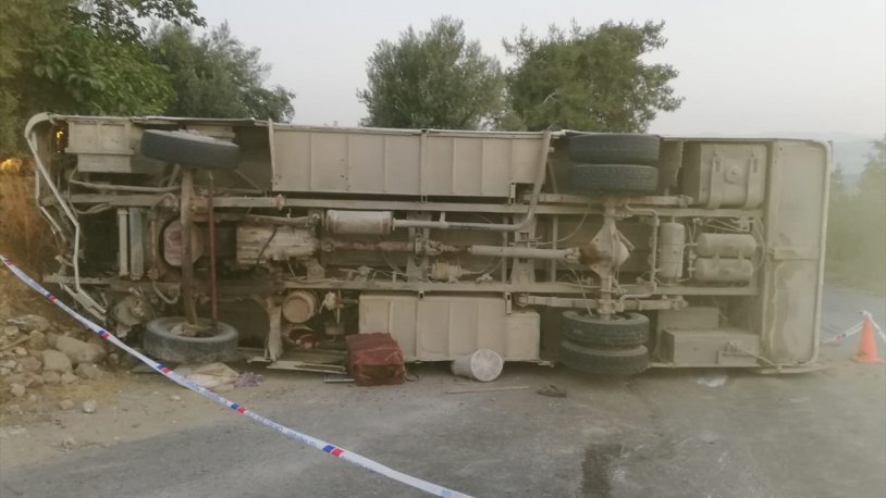 Mersin'de tarım işçilerini taşıyan minibüs devrildi! 1 ölü 16 yaralı