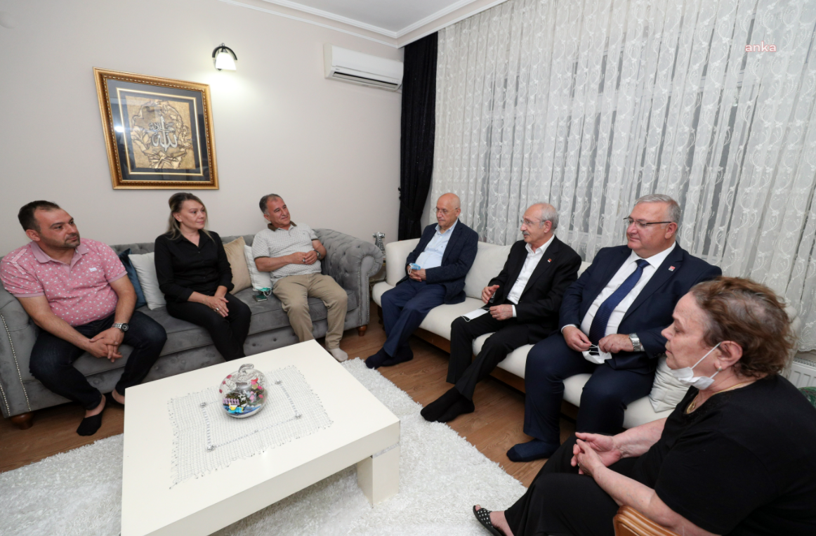 Sanatçı Oğuz Yılmaz'ın ailesine Kılıçdaroğlu'ndan taziye ziyareti