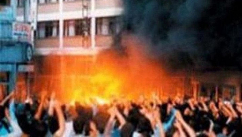 Akit'in yazarına 'Madımak Oteli' yazısı tepkisi çığ gibi büyüyor!