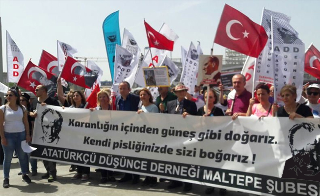 Atatürk’e hakaretlerin edildiği TV Net önünde protesto