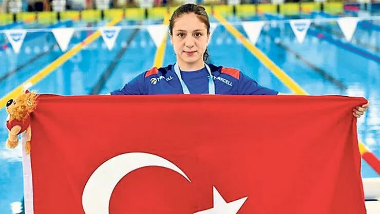 Milli yüzücü Merve Tuncel'den Avrupa rekoru