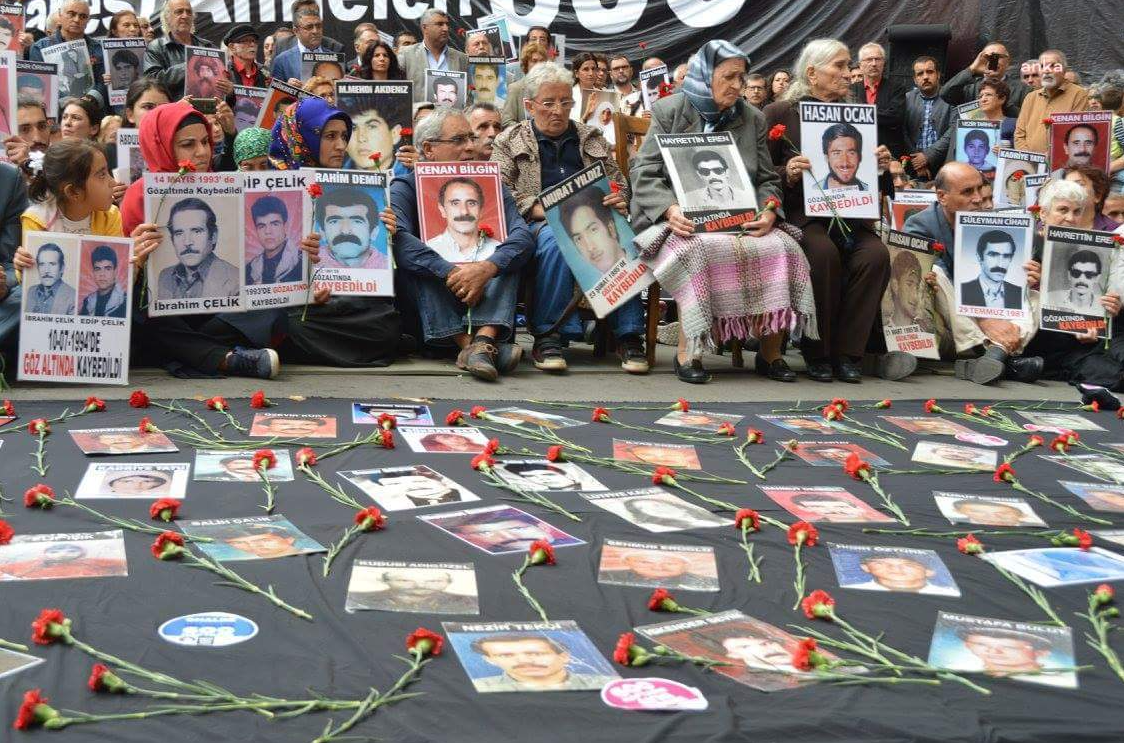 Babacan'dan Cumartesi Anneleri’ne destek