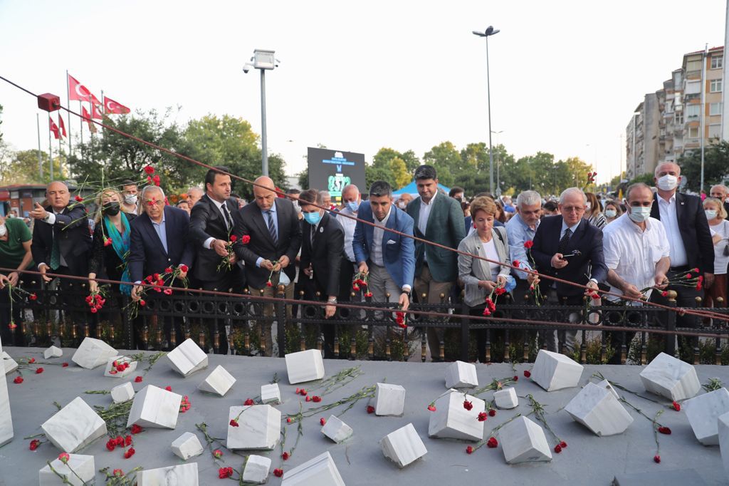 Srebrenitsa Soykırımı’nda hayatını kaybedenler Kartal’da anıldı