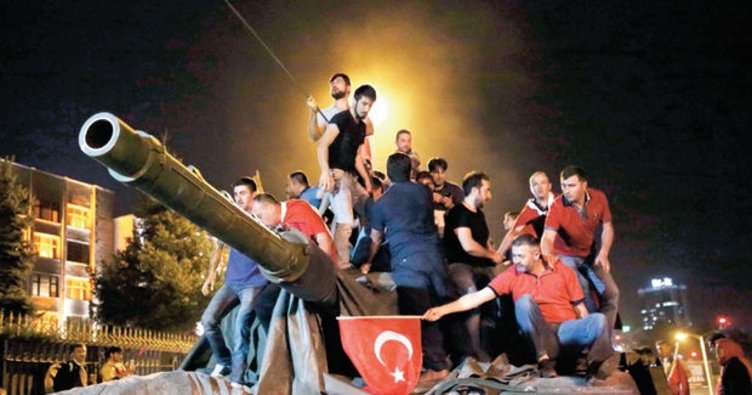 5 yıl oldu... '15 Temmuz Darbe Girişimi'nden akıllara kazınan o kareler...