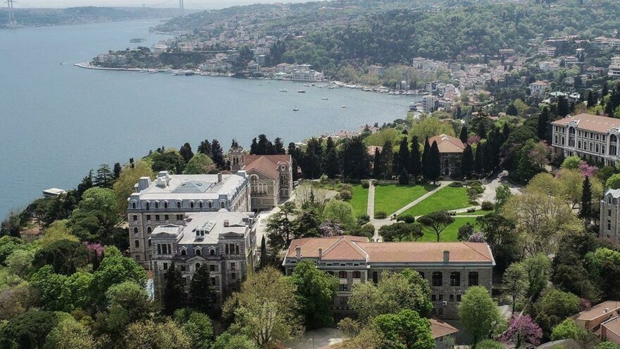 Boğaziçi Rektörlüğü için adaylığını duyuran ilk isim kim oldu?