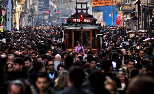 Taksim'de 'yorgun mermi' dehşeti