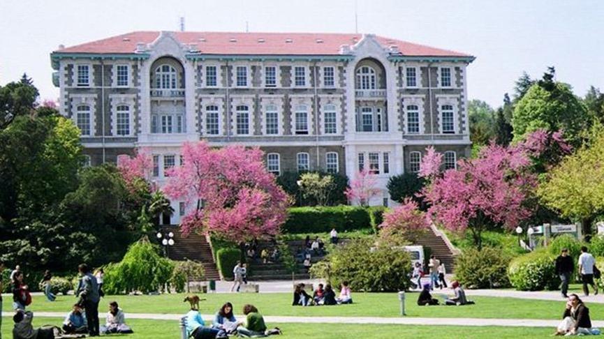 Boğaziçi'ne 'vekaleten' atanan rektör 14 yıllık akademisyeni görevden aldı