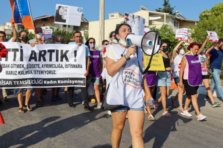 Seferihisar Kadın Dayanışma Komitesi üyesi kadınlar: "Bu düzenin yıkılmasından başka çare kalmamıştır"