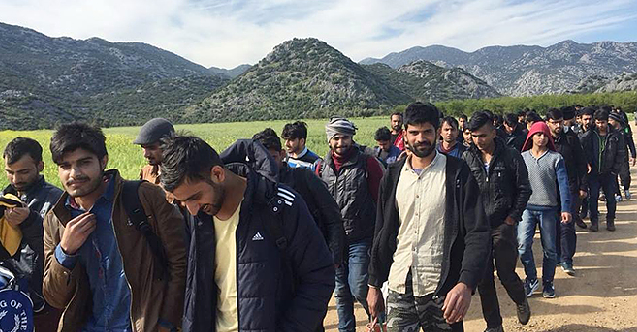 Ankara- Niğde otobanında şok eden görüntüler! İşte Türkiye'ye mülteci akını!