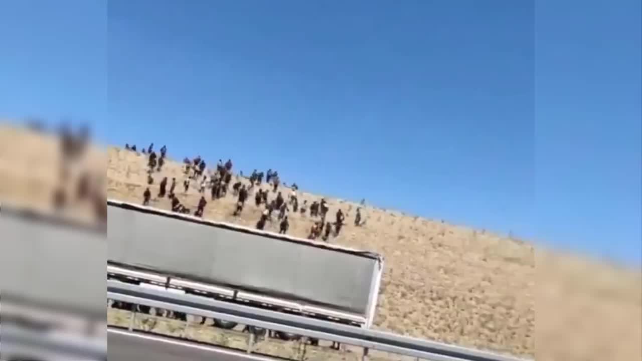 "74 düzensiz göçmen..." Niğde Valiliği'nden Ankara- Niğde otobanında şok eden görüntüler hakkında açıklama!