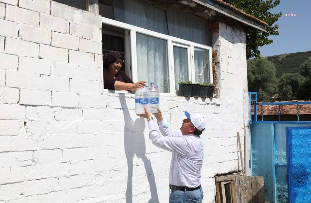 Merzifon Belediye Başkanı suyu olmayan 4 köyde su dağıttı