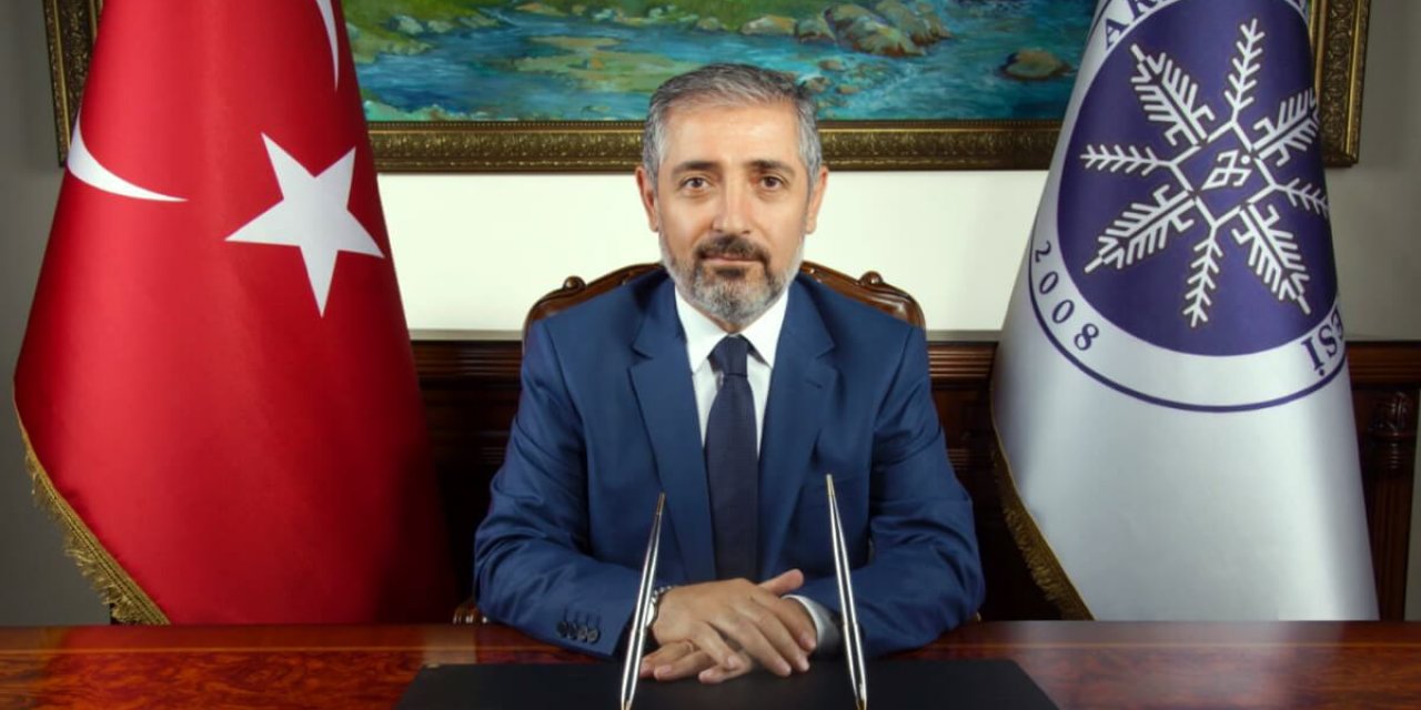 Bu rektörde yok yok: Tam 9 farklı görevde
