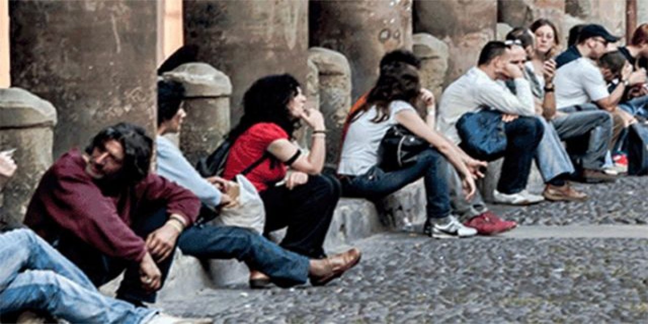 OECD araştırması: 4 gençten 3'ü ekonomik endişe içinde!