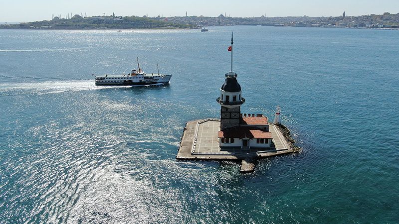 İstanbul'un göz bebeği Kız Kulesi çürüyor!