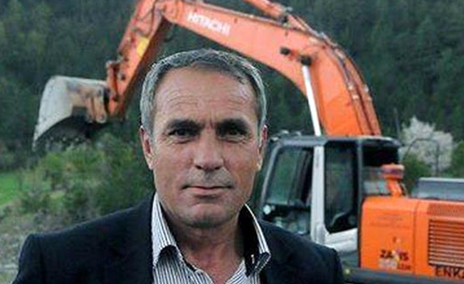 Kestiği ağacın altında kalarak öldü