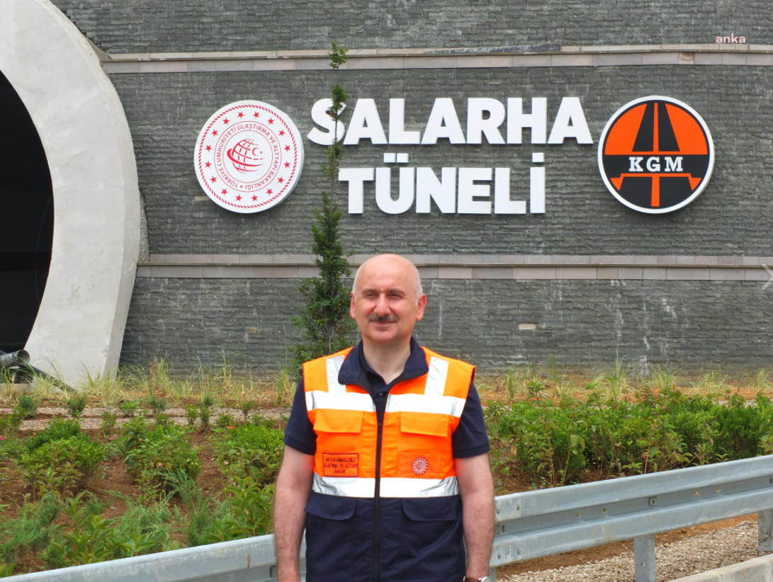Bakan Karaismailoğlu: "Önümüzdeki günlerde afet öncesi duruma bölgeyi kavuşturacağız"