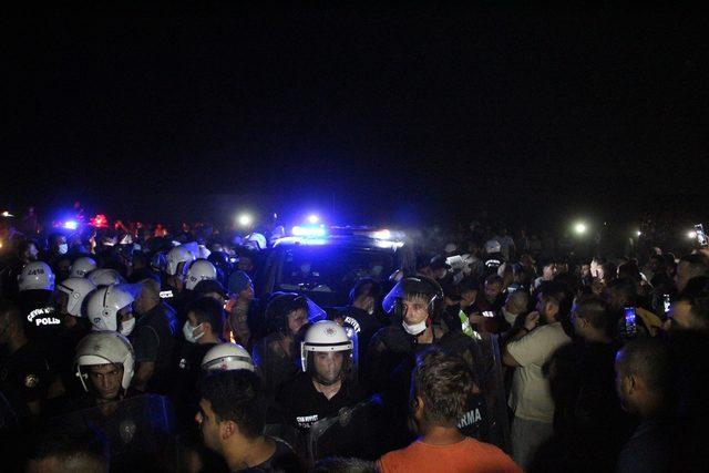 Manavgat'taki yangın mağduru vatandaşlardan şüpheli iki kişiye linç girişimi!