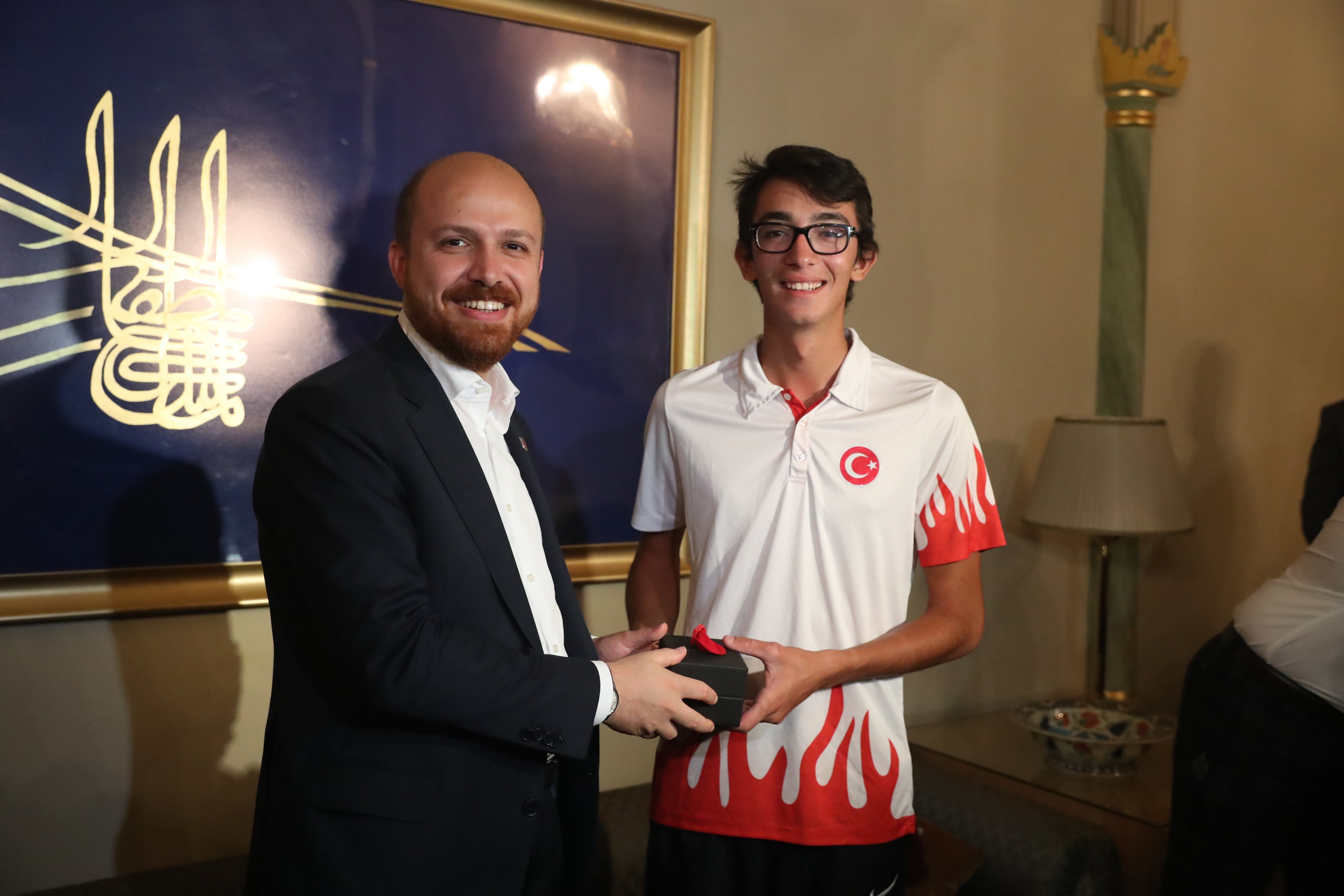 Bilal Erdoğan'ın kurduğu Okçular Vakfı'ndan Mete Gazoz'a tebrik!