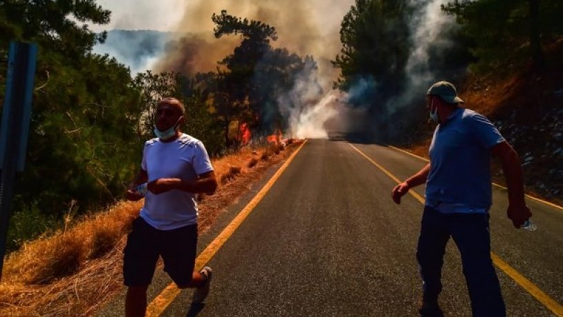 Yangınlar devam ediyor: Marmaris'in Turunç beldesi için tahliye kararı alındı