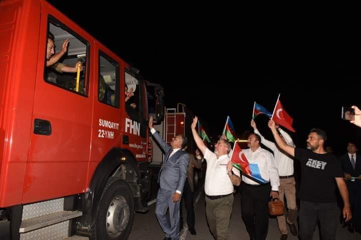 Yok artık! AKP'li o başkanlar yangına müdahaleye giden aracı durdurup sohbet etti