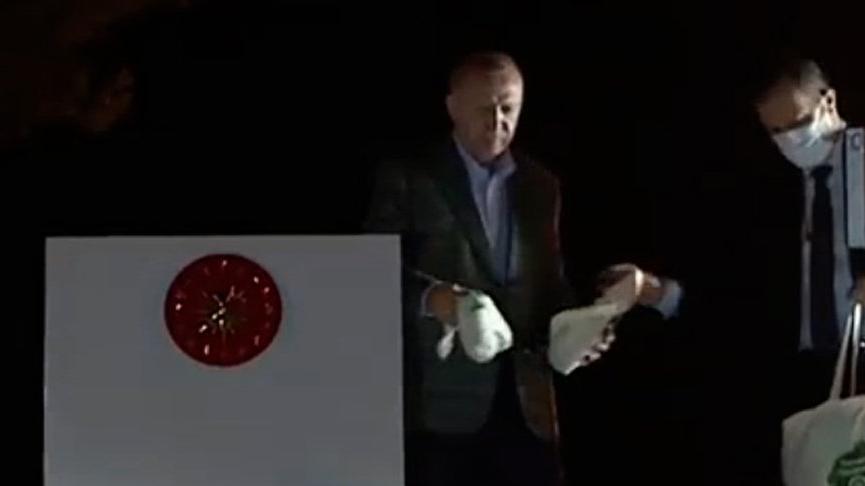 Erdoğan mağdur vatandaşlara neden çay fırlattı?