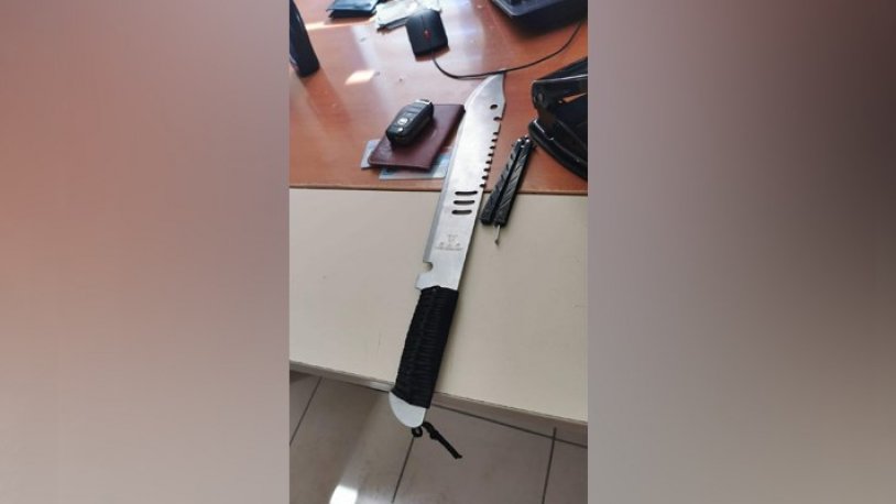 ‘Maske tak’ uyarısı yapan sağlık çalışanlarına bıçakla saldırdılar