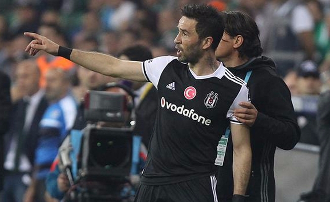 Gökhan Gönül sahte paralarla protesto edildi