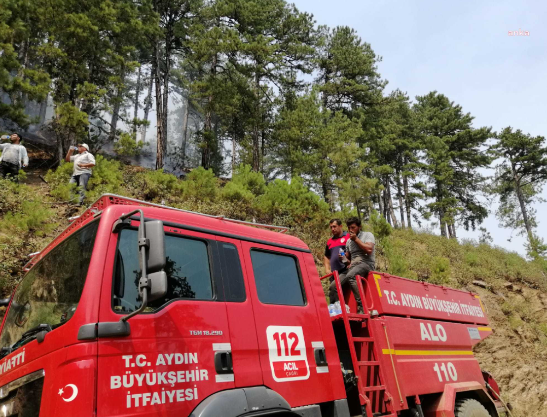 Aydın Büyükşehir Belediyesi ekiplerinin Karacasu'da yangına müdahalesi sürüyor