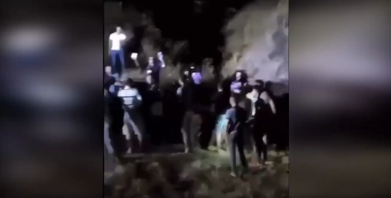 Kız kaçırmaya geldiler kundakçı diye linç yediler