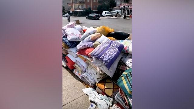 Yardım kolilerinde pes dedirten skandal eşyalar! Jartiyerler, kullanılmış iç çamaşırları...