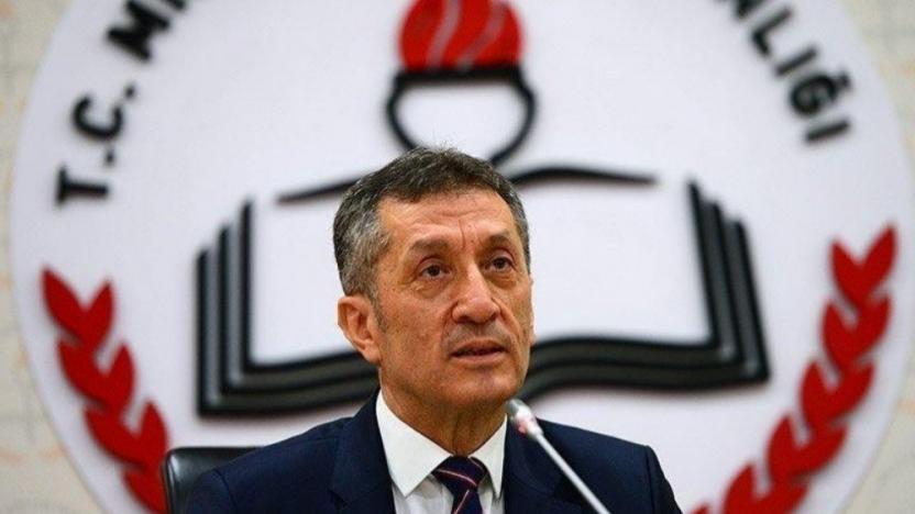 Ziya Selçuk'tan sonra kimlerden istifa etmesi istendi?