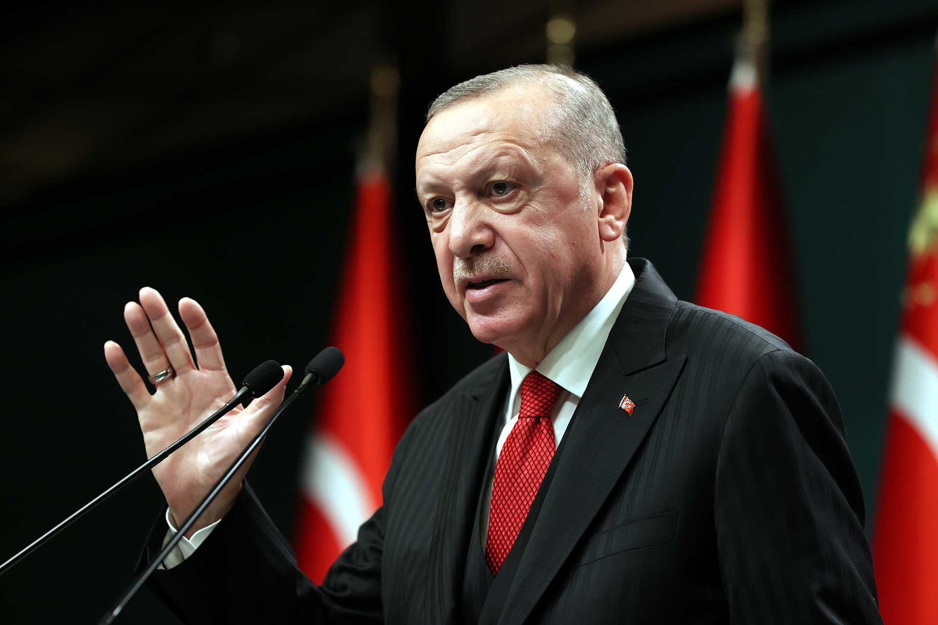 Erdoğan kendisiyle çelişti... Gazete küpürleri gözler önüne serdi!