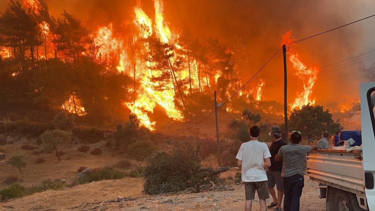 Rüzgar yönünü değiştirdi... Muğla'da son durum ne?