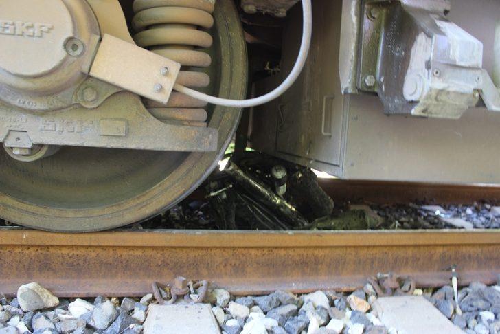 Yolcu treni, motorsikleti ezdi geçti